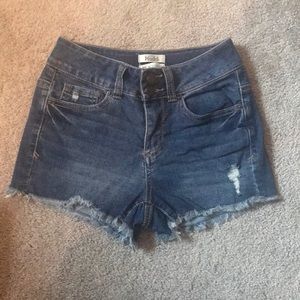Midd jean shorts!!!